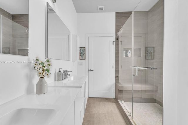 16 N Channel Dr, Key Largo, FL 33037