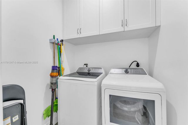 16 N Channel Dr, Key Largo, FL 33037