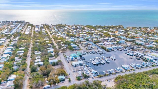 16 N Channel Dr, Key Largo, FL 33037