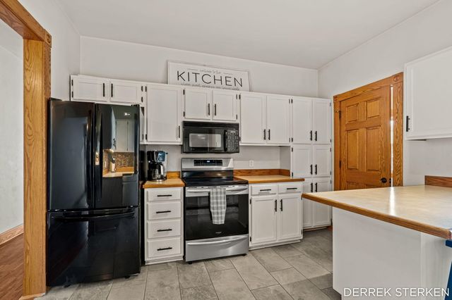 125 W Main Avenue, Zeeland, MI 49464