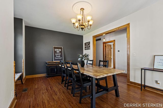 125 W Main Avenue, Zeeland, MI 49464
