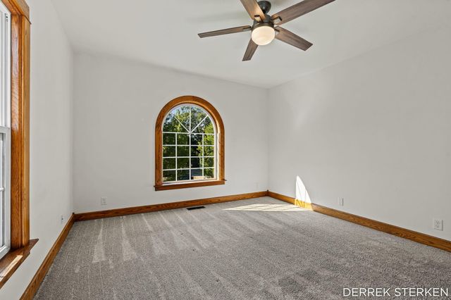 125 W Main Avenue, Zeeland, MI 49464