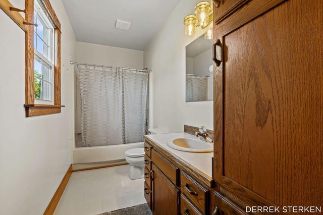 125 W Main Avenue, Zeeland, MI 49464