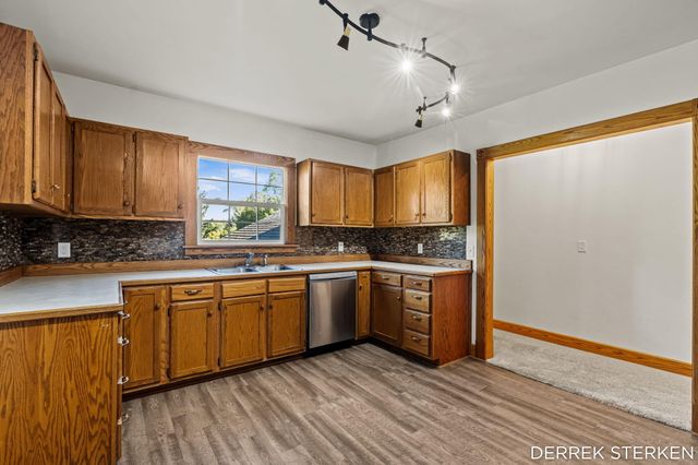 125 W Main Avenue, Zeeland, MI 49464