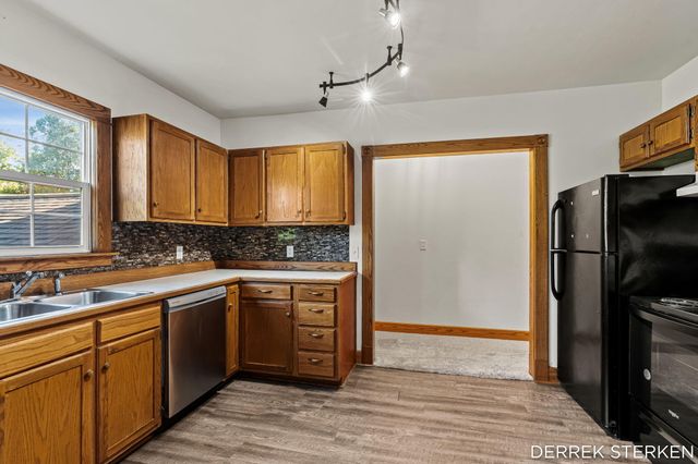 125 W Main Avenue, Zeeland, MI 49464