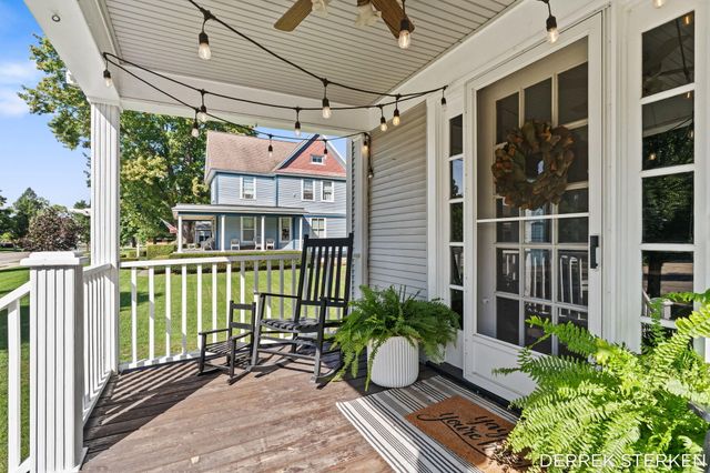 125 W Main Avenue, Zeeland, MI 49464