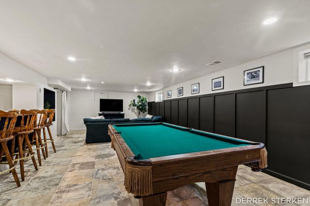 125 W Main Avenue, Zeeland, MI 49464