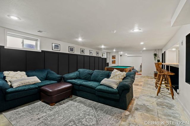 125 W Main Avenue, Zeeland, MI 49464
