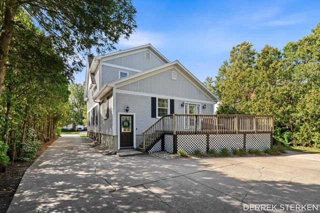 125 W Main Avenue, Zeeland, MI 49464