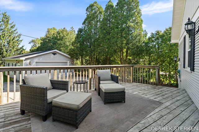 125 W Main Avenue, Zeeland, MI 49464