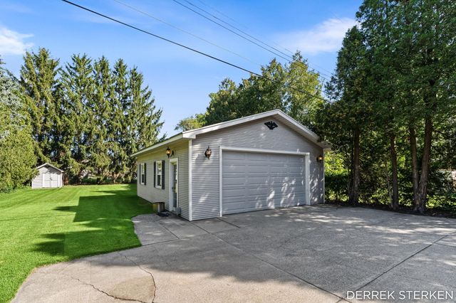 125 W Main Avenue, Zeeland, MI 49464