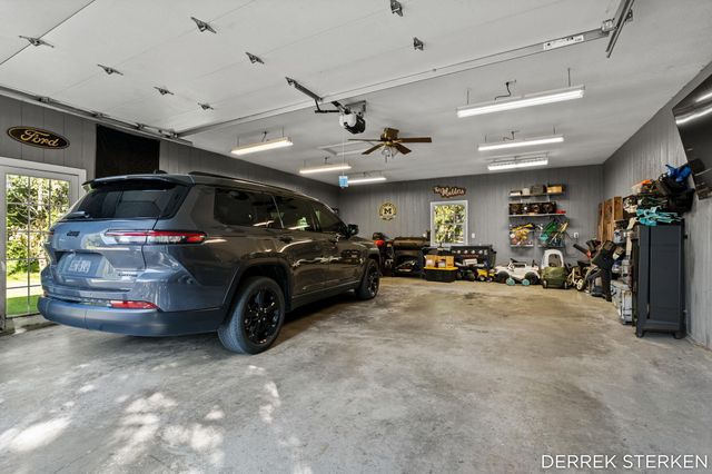 125 W Main Avenue, Zeeland, MI 49464