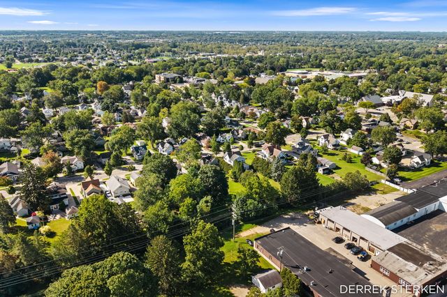 125 W Main Avenue, Zeeland, MI 49464