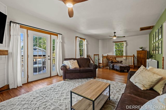 125 W Main Avenue, Zeeland, MI 49464