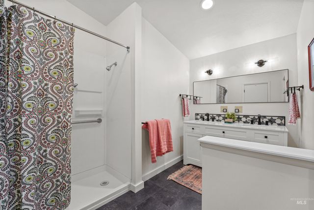 1913 W Suncrest Dr, Boise, ID 83705