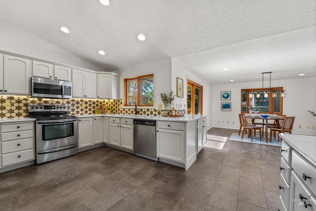 1913 W Suncrest Dr, Boise, ID 83705