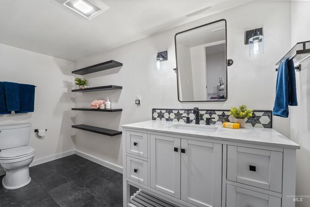 1913 W Suncrest Dr, Boise, ID 83705