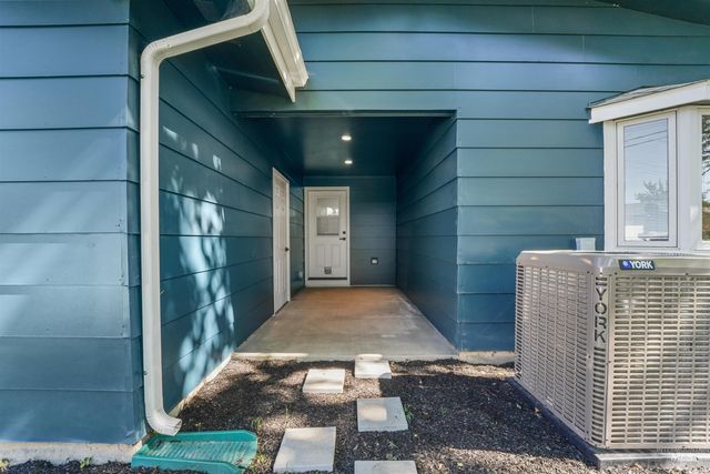 1913 W Suncrest Dr, Boise, ID 83705