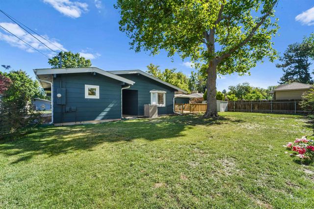 1913 W Suncrest Dr, Boise, ID 83705