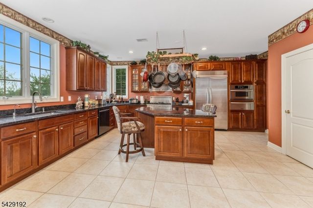 3 Kentview Ct, Raritan Twp., NJ 08822