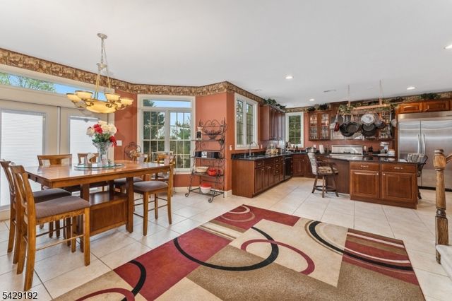 3 Kentview Ct, Raritan Twp., NJ 08822