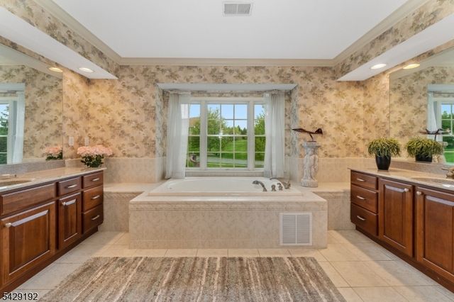 3 Kentview Ct, Raritan Twp., NJ 08822