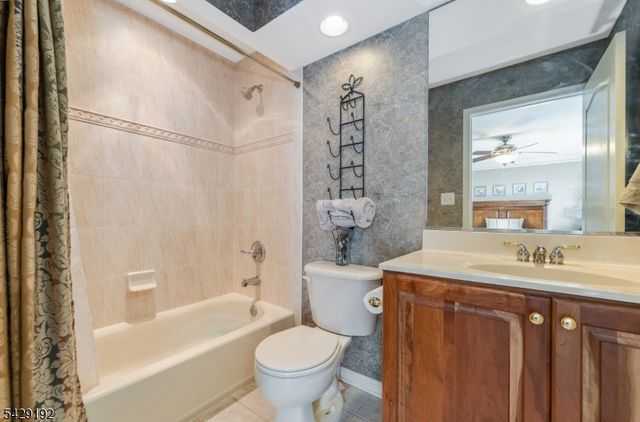 3 Kentview Ct, Raritan Twp., NJ 08822