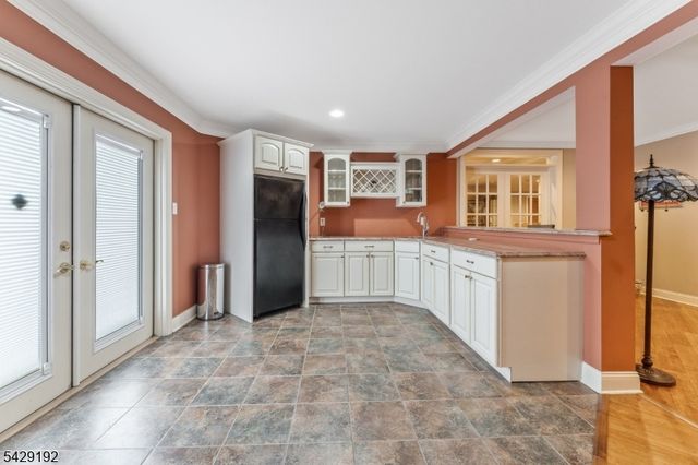 3 Kentview Ct, Raritan Twp., NJ 08822