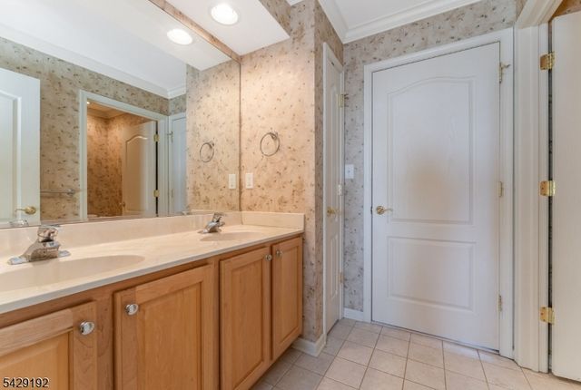 3 Kentview Ct, Raritan Twp., NJ 08822