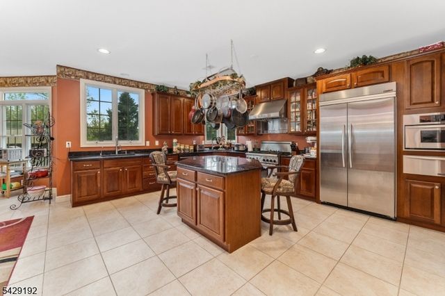 3 Kentview Ct, Raritan Twp., NJ 08822