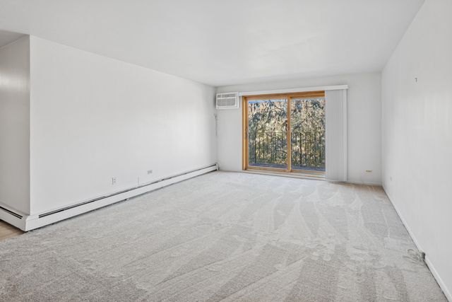 8905 Knight Avenue 211, Des Plaines, IL 60016