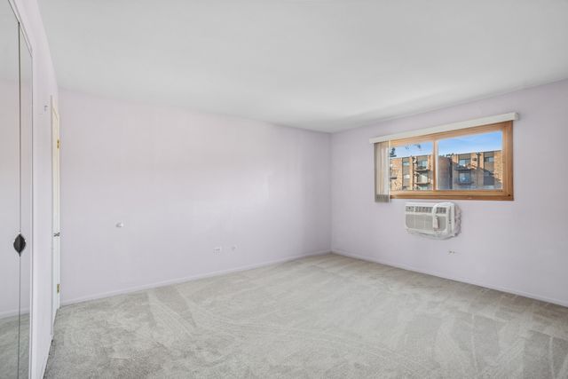 8905 Knight Avenue 211, Des Plaines, IL 60016