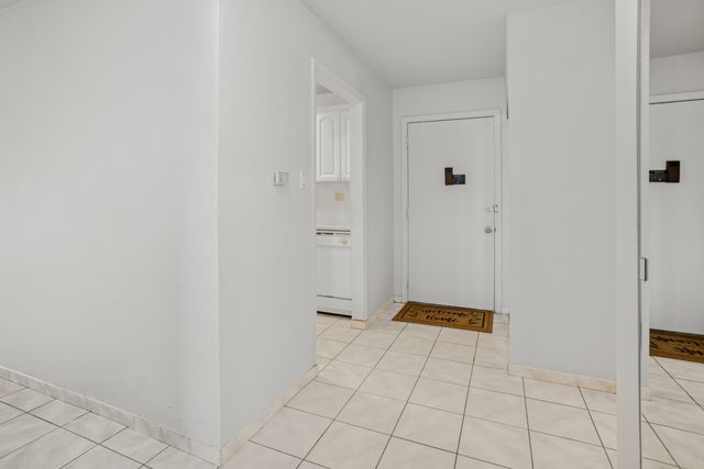 8905 Knight Avenue 211, Des Plaines, IL 60016