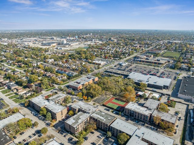 8905 Knight Avenue 211, Des Plaines, IL 60016