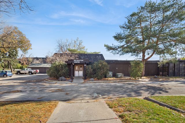 8905 Knight Avenue 211, Des Plaines, IL 60016