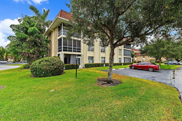 5570 Tamberlane Circle 131, Palm Beach Gardens, FL 33418