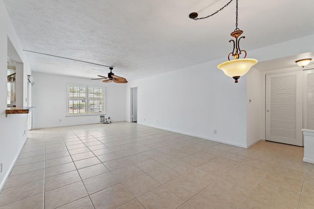 5570 Tamberlane Circle 131, Palm Beach Gardens, FL 33418