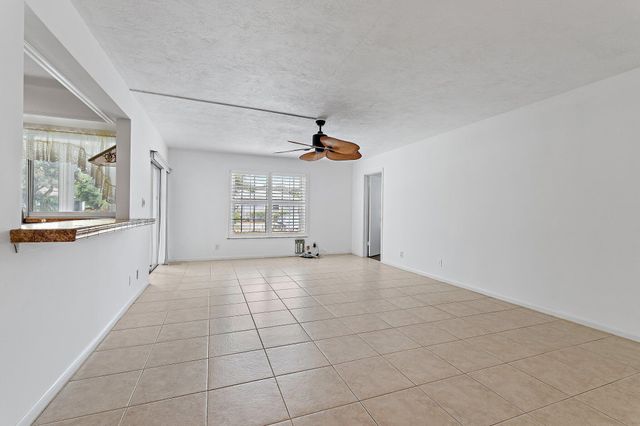 5570 Tamberlane Circle 131, Palm Beach Gardens, FL 33418