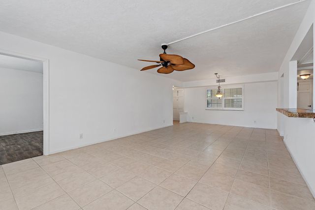 5570 Tamberlane Circle 131, Palm Beach Gardens, FL 33418