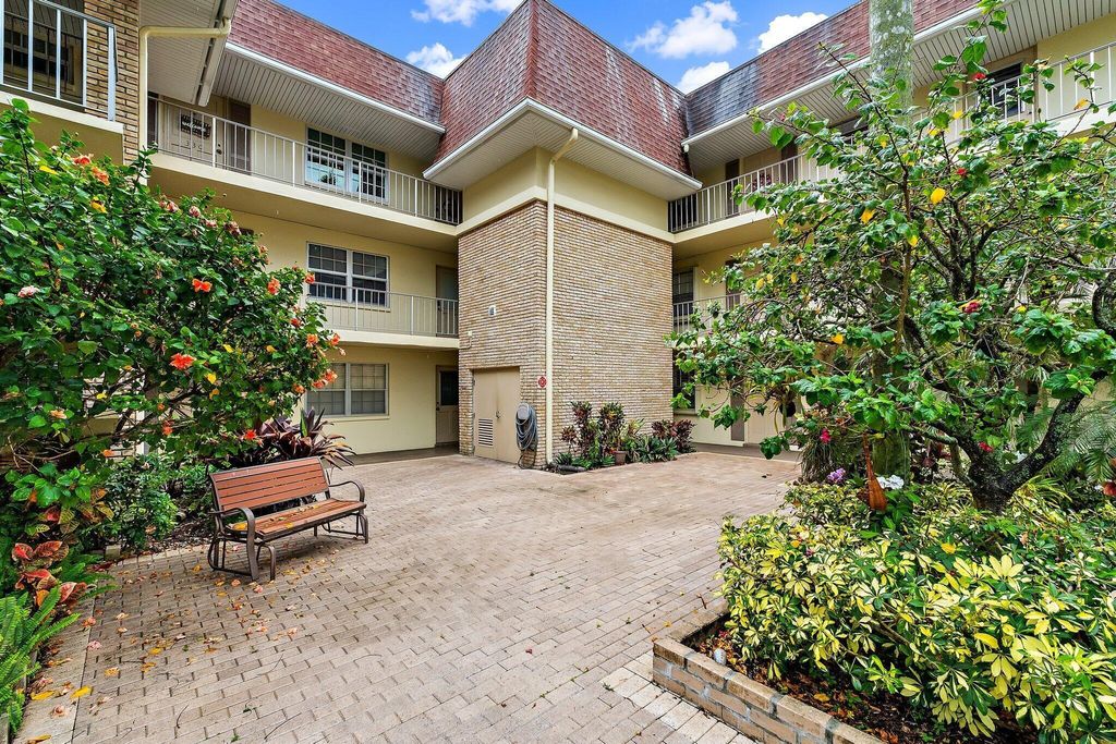 5570 Tamberlane Circle 131, Palm Beach Gardens, FL 33418