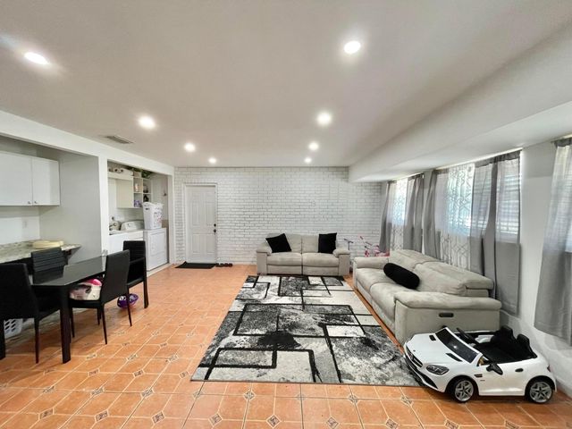 1478 NE 56th Street, Fort Lauderdale, FL 33334