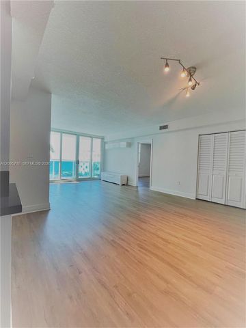 7501 E Treasure Drive 3P, North Bay Village, FL 33141