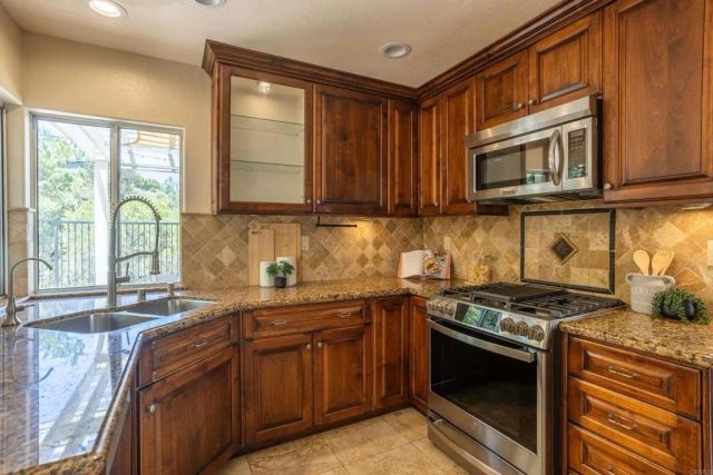 1575 Corte Daniel, Oceanside, CA 92056
