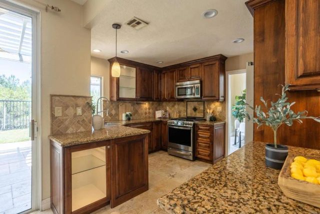 1575 Corte Daniel, Oceanside, CA 92056