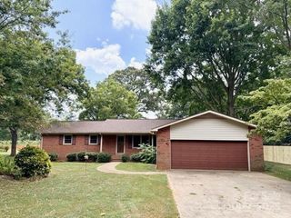 127 Edgeway Road, Mooresville, NC 28117