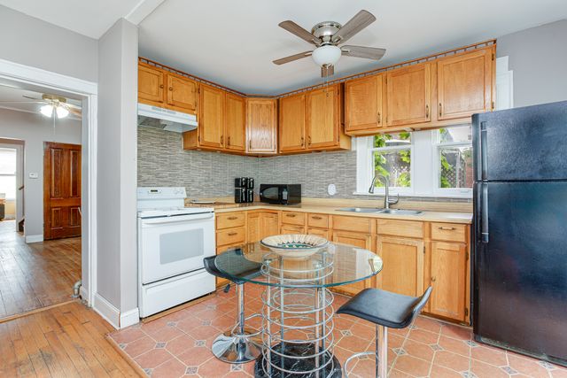 11349 S Saint Lawrence Avenue, Chicago, IL 60628