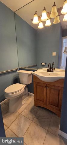 6022 FORREST HOLLOW LN, Springfield, VA 22152