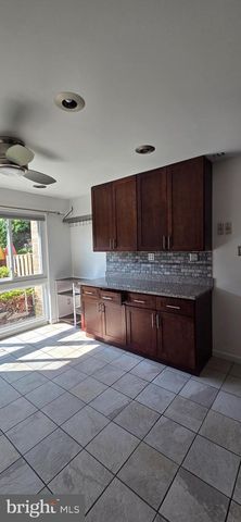 6022 FORREST HOLLOW LN, Springfield, VA 22152