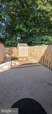 6022 FORREST HOLLOW LN, Springfield, VA 22152