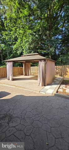 6022 FORREST HOLLOW LN, Springfield, VA 22152